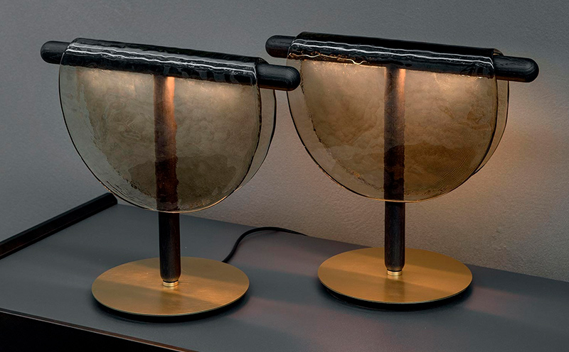 composici&oacute;n de sal&oacute;n con mesa y sillas modernas, que dirige a art&iacute;culo del blog sobre muebles de sal&oacute;n